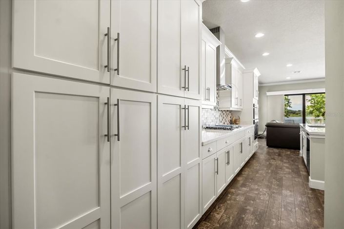 Image No.12-4 Bed Property for sale