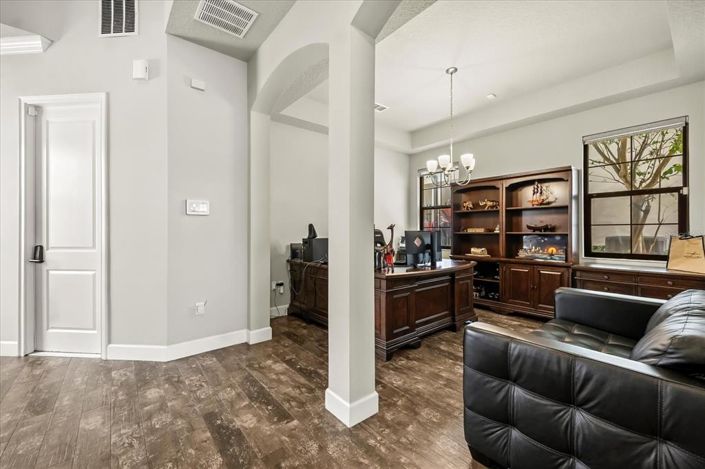 Image No.15-4 Bed Property for sale