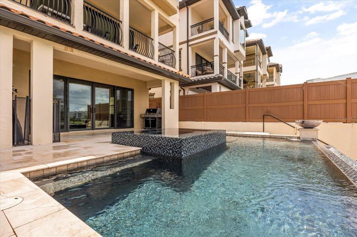 Image No.66-4 Bed Property for sale