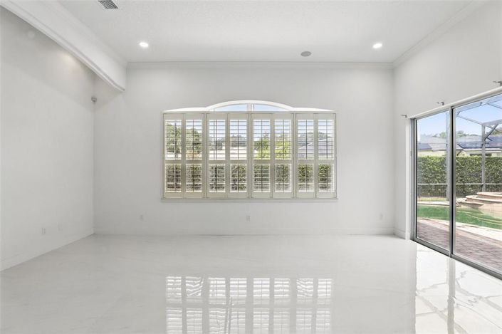 Image No.15-5 Bed Property for sale