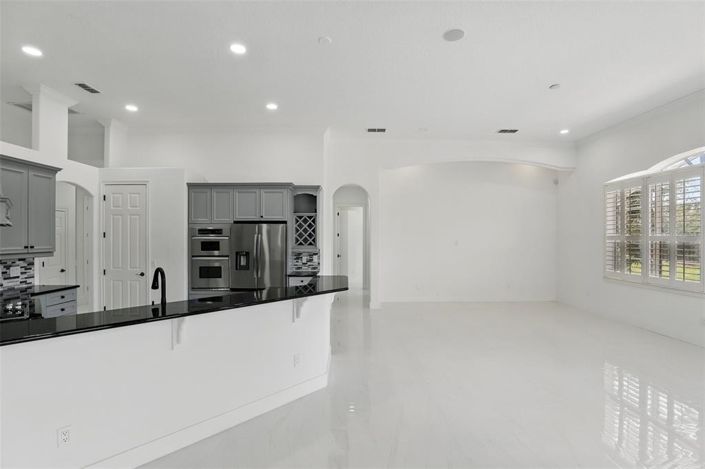 Image No.18-5 Bed Property for sale