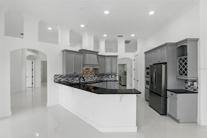 Image No.19-5 Bed Property for sale