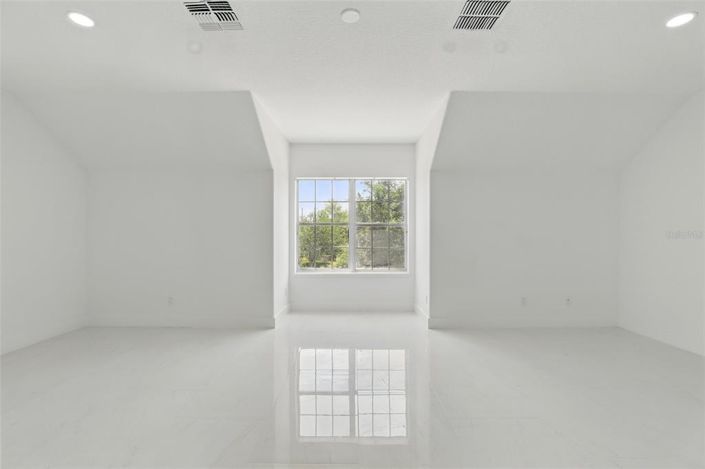 Image No.37-5 Bed Property for sale