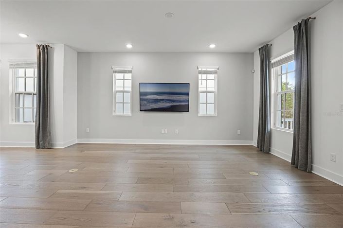 Image No.17-3 Bed Townhouse for sale