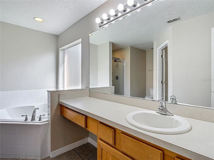 Image No.26-5 Bed Property for sale