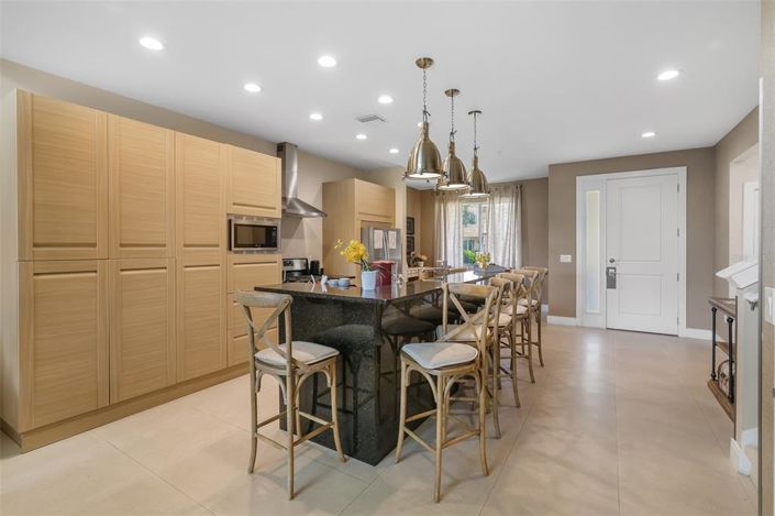 Image No.34-4 Bed Townhouse for sale