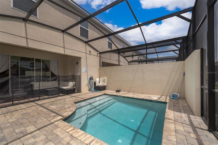 Image No.18-5 Bed Townhouse for sale