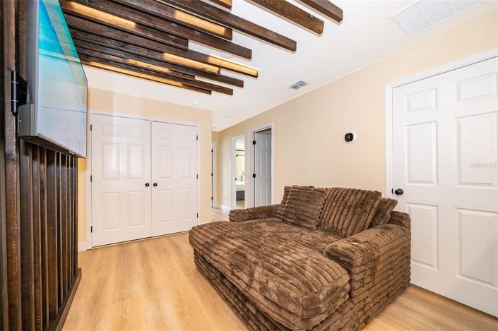 Image No.25-5 Bed Townhouse for sale