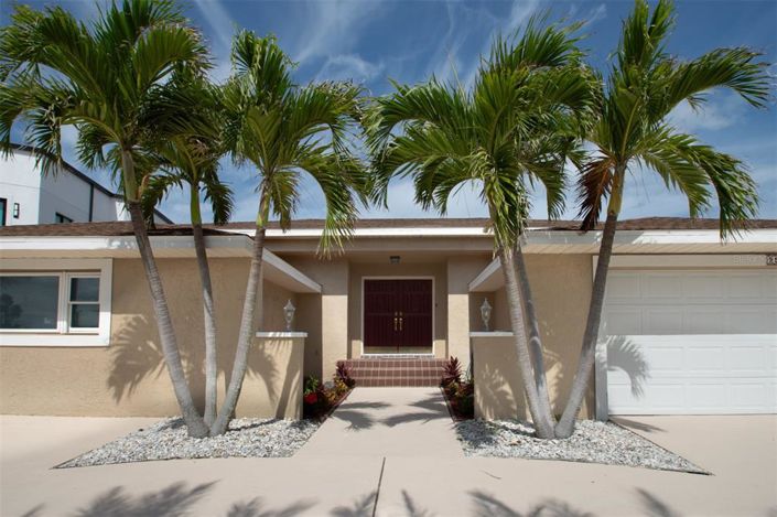 Image No.1-5 Bed Property for sale