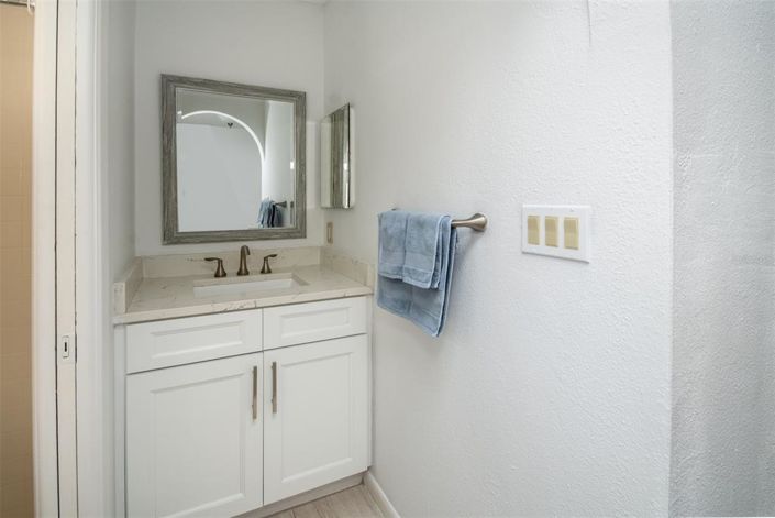 Image No.24-5 Bed Property for sale