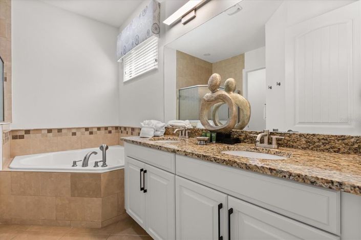 Image No.30-5 Bed Property for sale