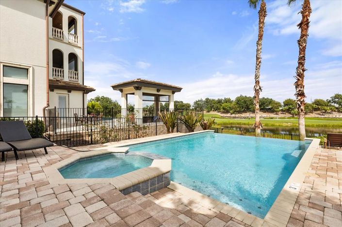 Image No.38-5 Bed Property for sale