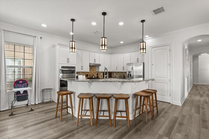 Image No.8-5 Bed Property for sale