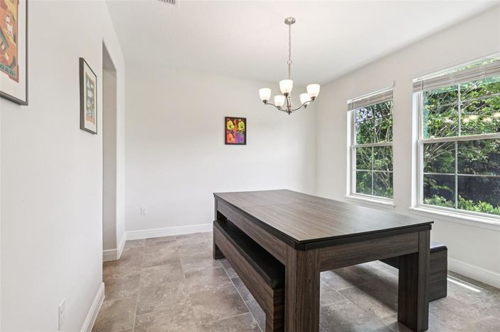 Image No.8-5 Bed Property for sale