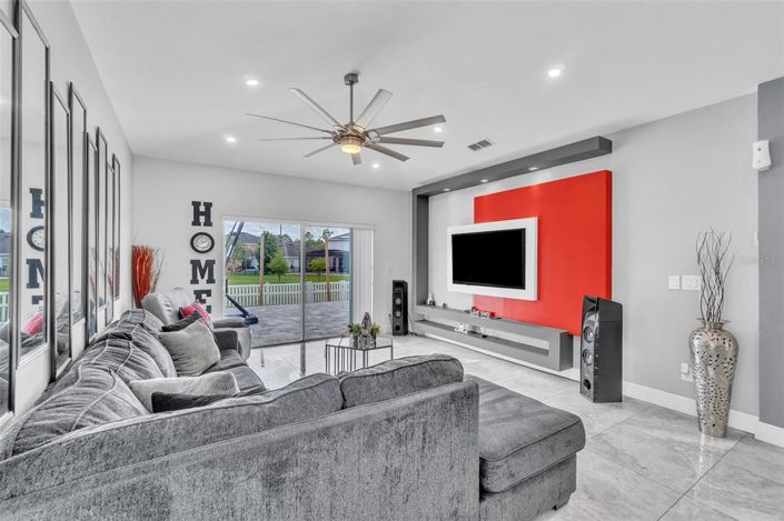 Image No.12-4 Bed Property for sale