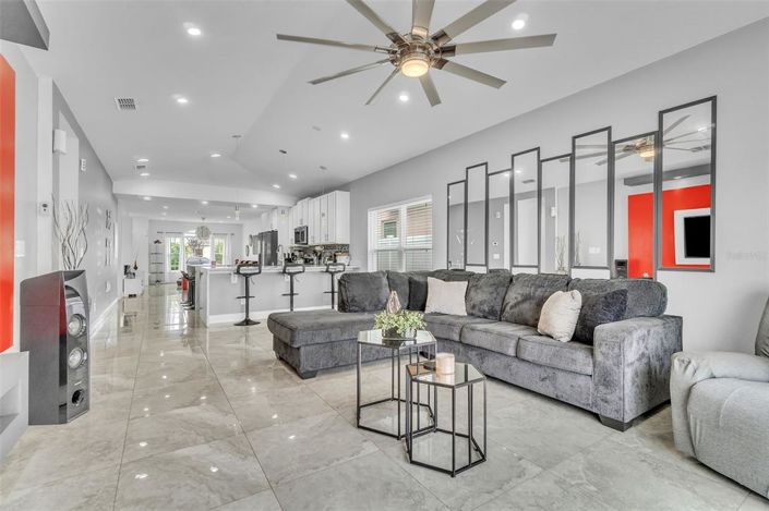 Image No.14-4 Bed Property for sale