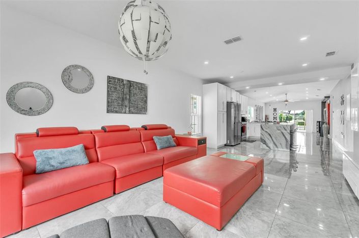 Image No.4-4 Bed Property for sale