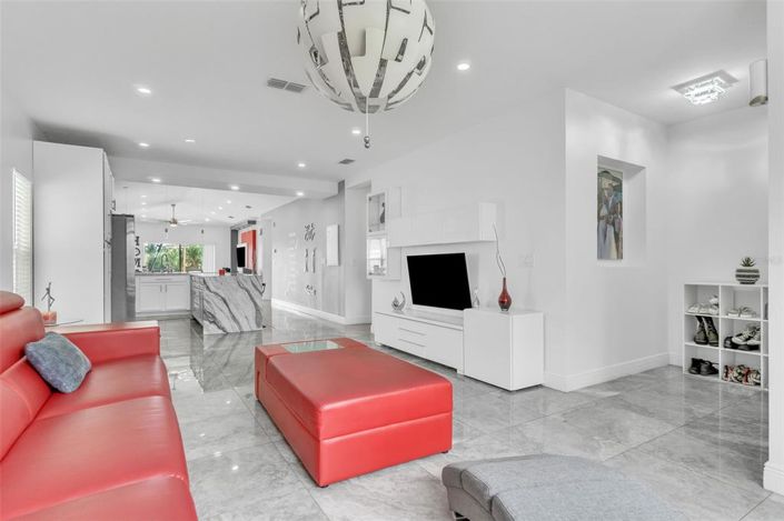 Image No.5-4 Bed Property for sale