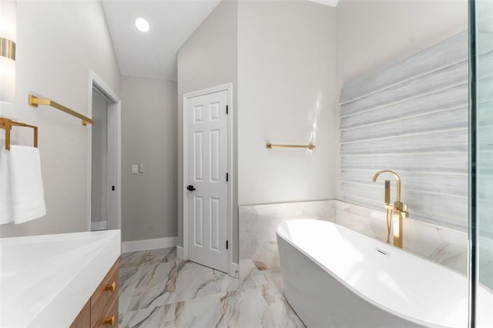 Image No.44-4 Bed Property for sale