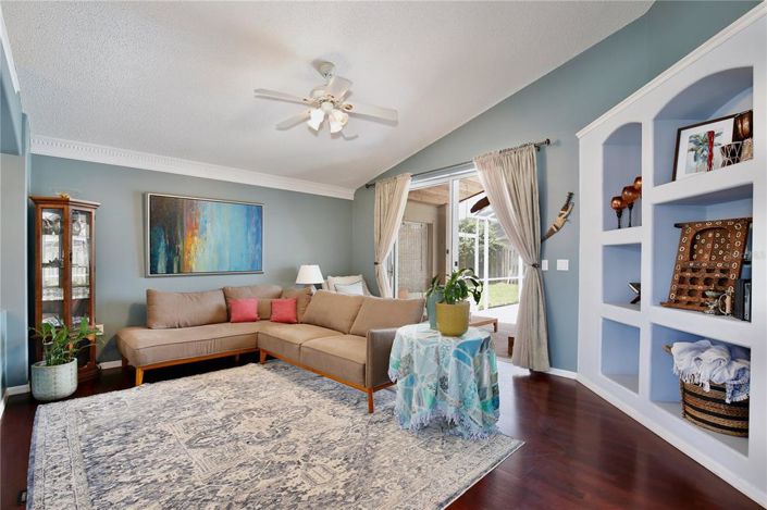 Image No.10-4 Bed Property for sale