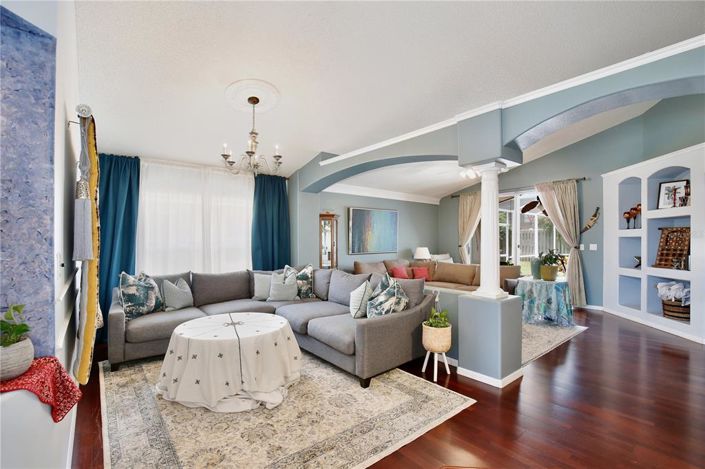 Image No.4-4 Bed Property for sale