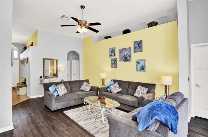 Image No.12-4 Bed Property for sale