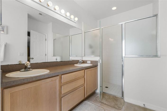 Image No.18-5 Bed Property for sale