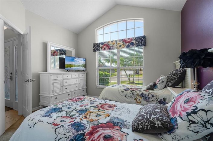 Image No.25-5 Bed Property for sale