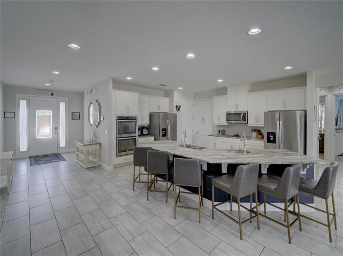 Image No.12-11 Bed Property for sale