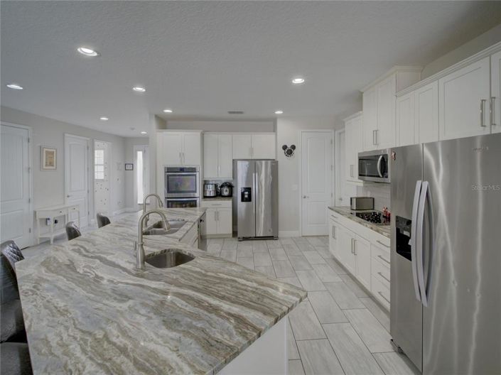 Image No.13-11 Bed Property for sale