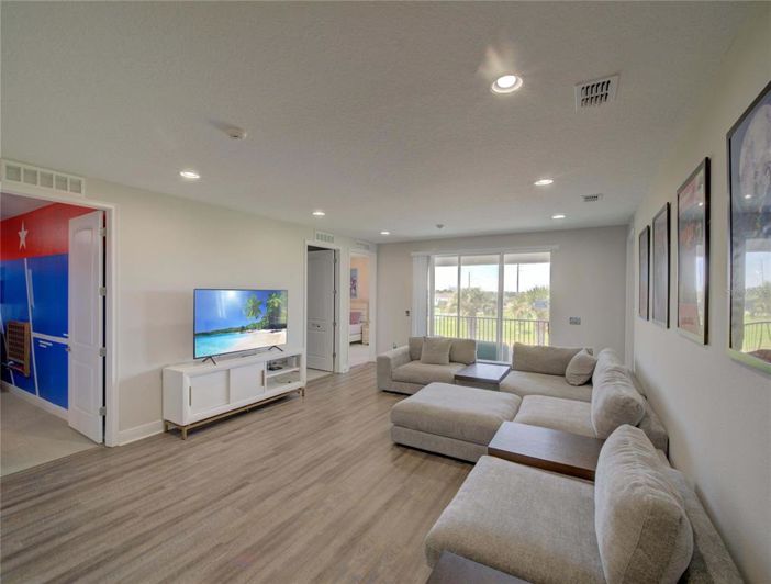 Image No.51-11 Bed Property for sale