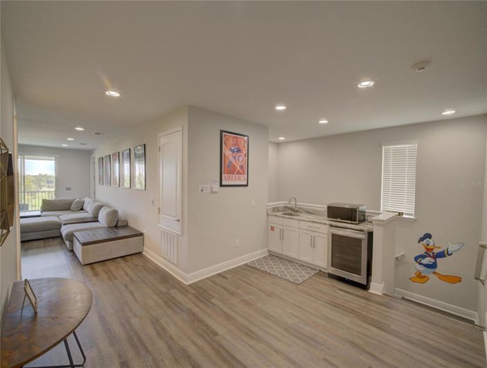 Image No.53-11 Bed Property for sale