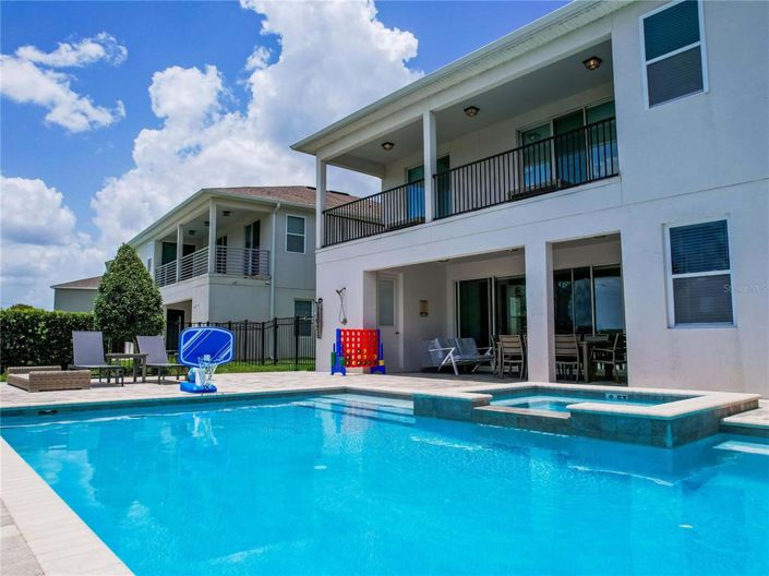 Image No.60-11 Bed Property for sale