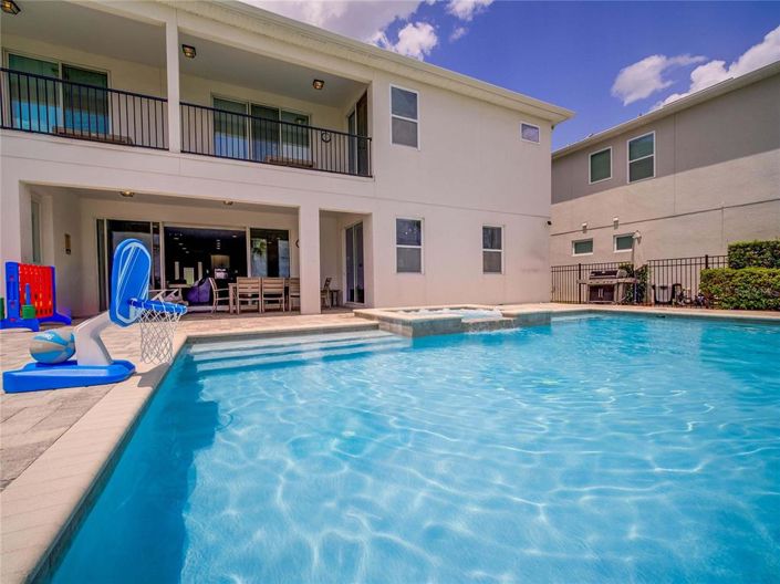 Image No.62-11 Bed Property for sale