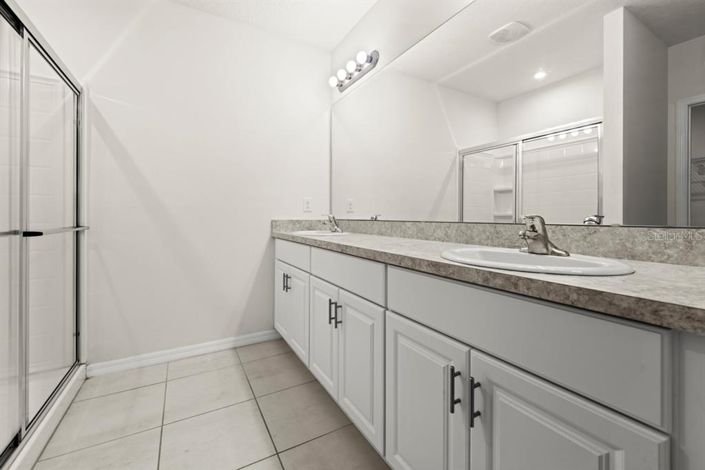 Image No.20-4 Bed Property for sale