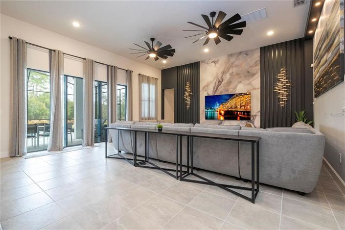 Image No.18-11 Bed Property for sale