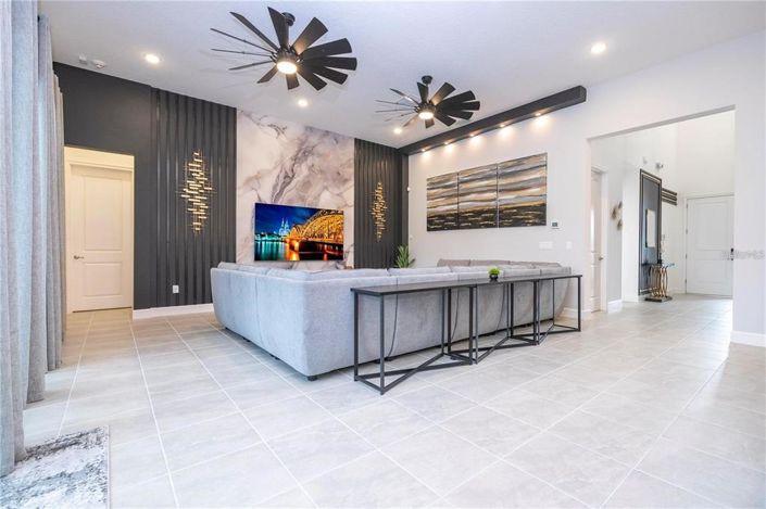 Image No.19-11 Bed Property for sale