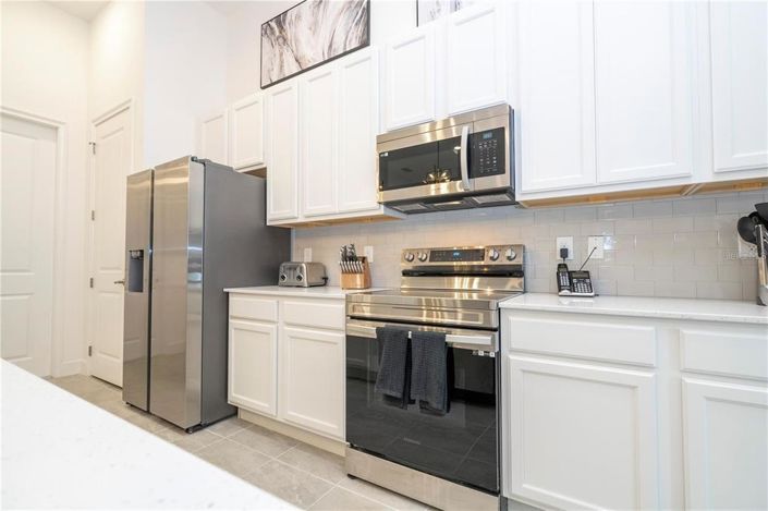 Image No.28-11 Bed Property for sale