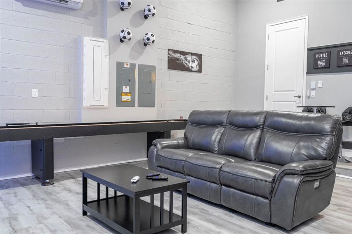 Image No.46-11 Bed Property for sale