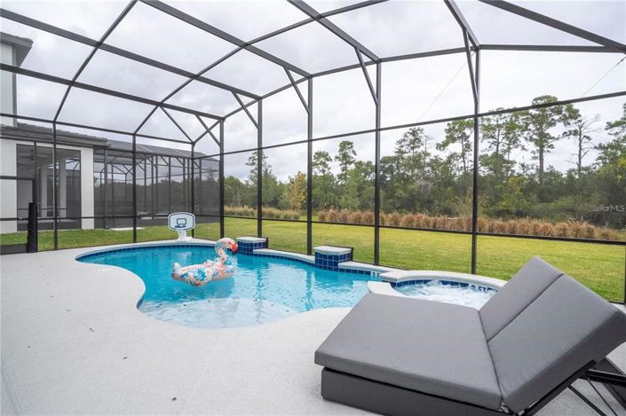 Image No.7-11 Bed Property for sale