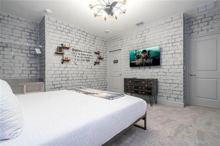 Image No.70-11 Bed Property for sale