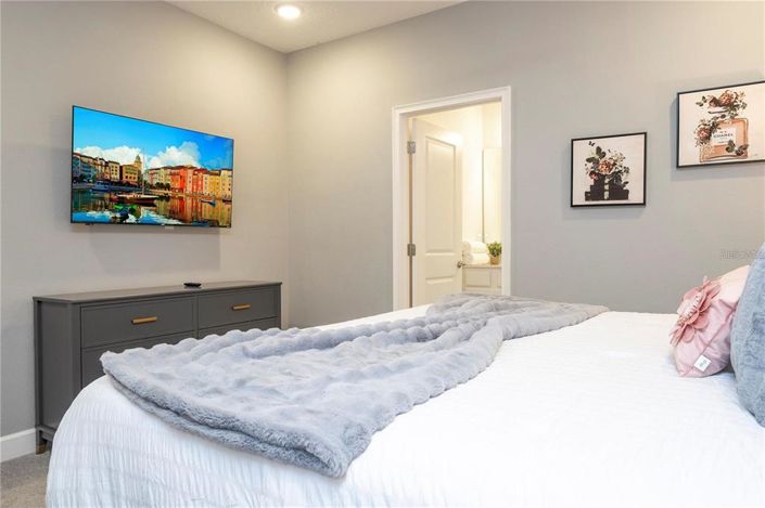 Image No.85-11 Bed Property for sale