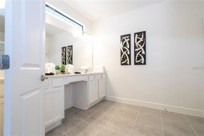 Image No.94-11 Bed Property for sale