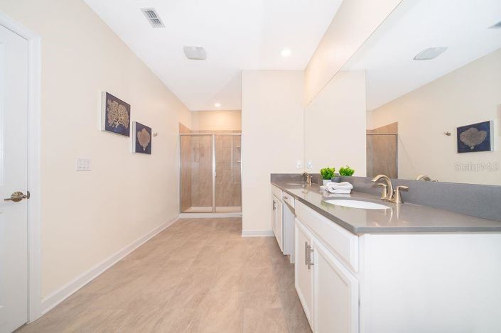 Image No.32-5 Bed Property for sale