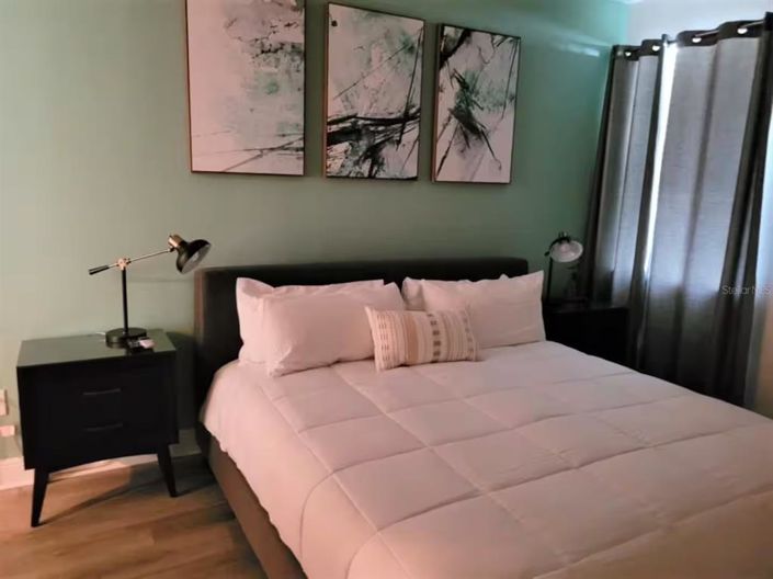 Image No.10-9 Bed Property for sale