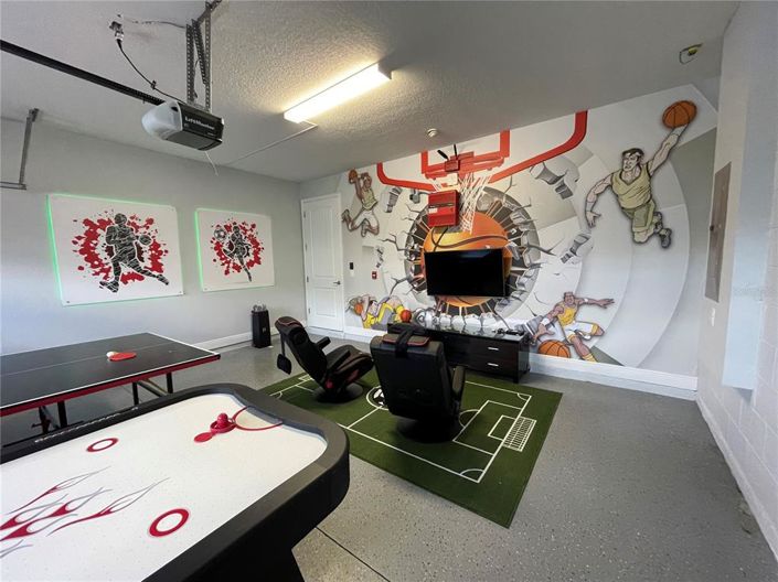 Image No.17-9 Bed Property for sale