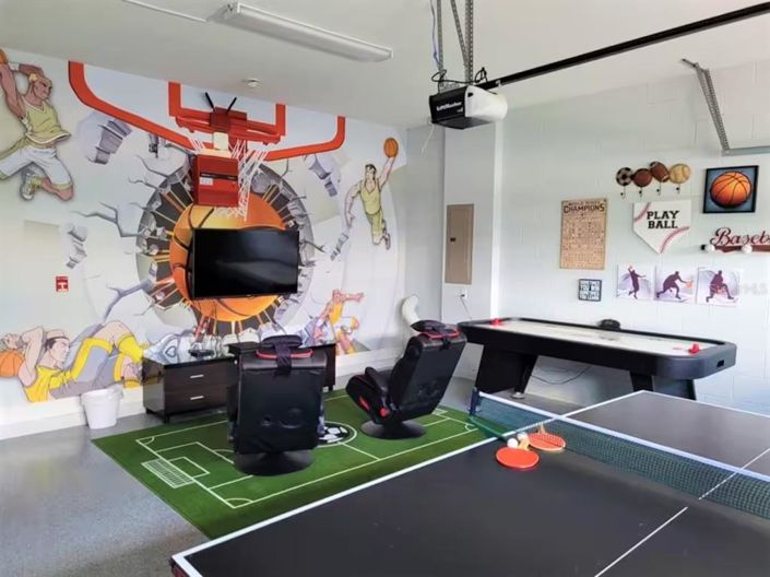 Image No.18-9 Bed Property for sale