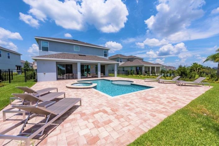 Image No.22-9 Bed Property for sale