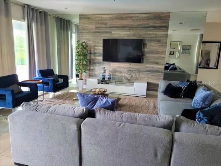 Image No.4-9 Bed Property for sale