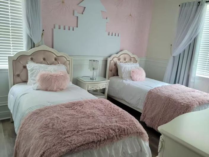 Image No.8-9 Bed Property for sale